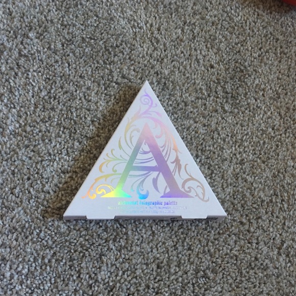 KVD Alchemist Holographic Pallete - Picture 6 of 8